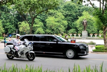 Cận cảnh đoàn xe hộ tống Tổng thống Nga Putin trên đường phố Hà Nội