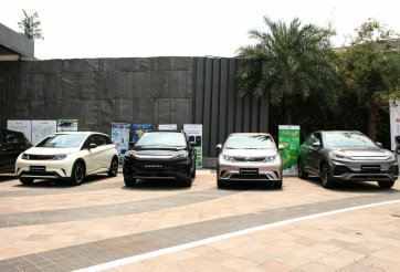 Thiếu hạ tầng trạm sạc riêng, 'ông trùm' xe điện BYD làm cách nào để thu hút khách hàng Việt?