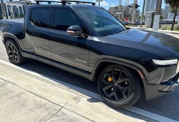 Nhiều chủ xe bán tải điện Rivian R1T lo lắng khi phương tiện bị rơi bánh sau khi bảo trì