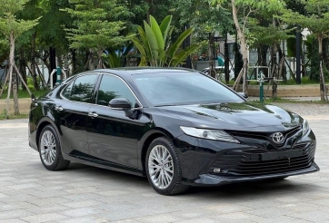 Sau 5 năm lăn bánh, Toyota Camry 2019 'full option' có giá bao nhiêu trên sàn xe cũ?
