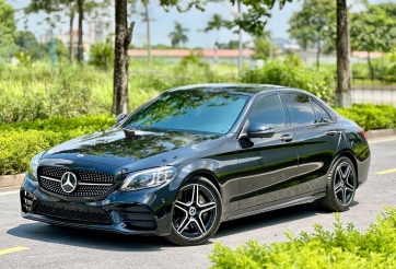 Ngỡ ngàng giá chào bán của Mercedes-Benz C300 AMG 2020 sau 4 năm sử dụng