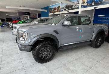 Xu hướng mua bán ô tô trực tuyến: Lợi ích và thách thức