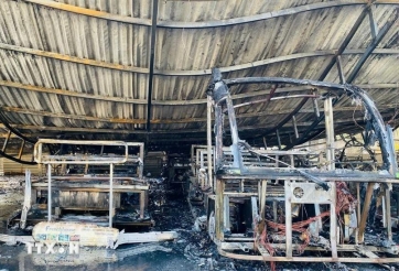 Lại cháy xe điện chở du khách tại Hội An, 21 chiếc bị thiêu rụi hoàn toàn