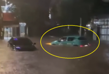 Tài xế xe điện tự tin băng qua vùng nước ngập, dân mạng khen hết lời nhưng tiềm ẩn nhiều rủi ro