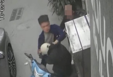 Tạm giữ hình sự tài xế Lexus hành hung nam shipper ở Hà Nội