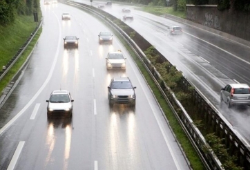 Làm thế nào để chăm sóc ô tô hiệu quả trong mùa nồm ẩm?