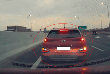 Nữ tài xế suýt gây tai nạn liên hoàn khi chuyển làn bất cẩn trên cao tốc