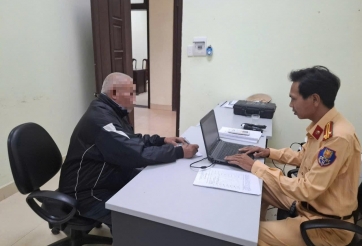 Huế: Xử lý tài xế xe tải tông gãy thanh chắn đường sắt khi đoàn tàu đang tới gần