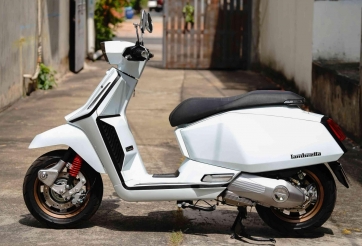 Xe ga Lambretta X300 nhập Thái có giá 110 triệu đồng tại Việt Nam