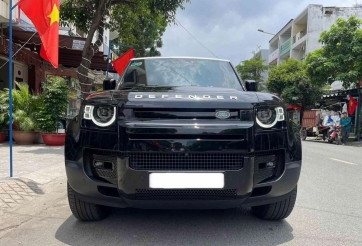 Land Rover Defender HSE P400 2023 mới lăn bánh 1 năm đã được chủ nhân rao bán lại với giá khó tin