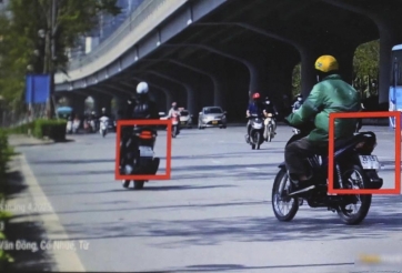 Hà Nội: Hàng loạt tài xế xe máy bị phạt nguội vì vượt đèn đỏ, đi ngược chiều