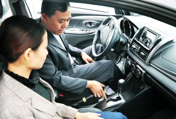 Lưu ý khi sử dụng xe số tự động: Đừng vội chuyển số khi xe chưa dừng hẳn