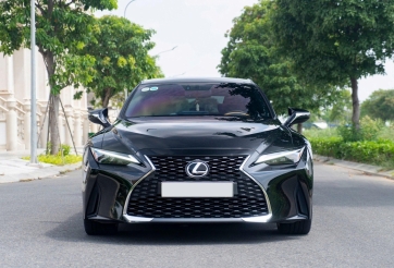Sau 4 năm sử dụng, Lexus IS 300 2021 được chủ nhân bán lại với giá khó tin