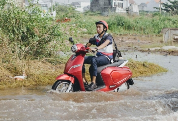 Xe máy điện có thực sự 'an toàn' khi mùa mưa đến?