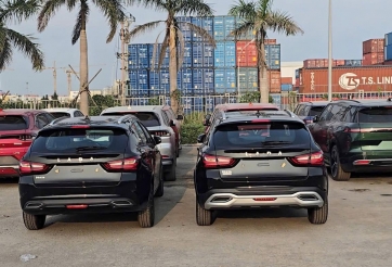 Lô xe Nga Lada đã cập cảng Việt Nam: Chuẩn bị ra mắt 4 mẫu sedan và SUV giá rẻ