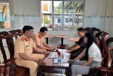 Vụ người phụ nữ đi xe máy đuổi theo đập vỡ kính ô tô giữa phố: Hé lộ nguyên nhân phía sau