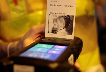 Máy đo nồng độ cồn mới gắn camera giúp CSGT Hà Nội xử phạt nhanh và minh bạch hơn