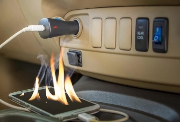 Những vật dụng tuyệt đối không nên để trong ô tô những ngày nắng nóng