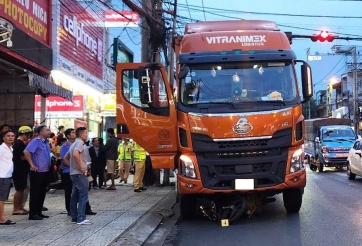 Vụ xe tải tự trôi cán tử vong người dừng đèn đỏ: Ai phải chịu trách nhiệm?