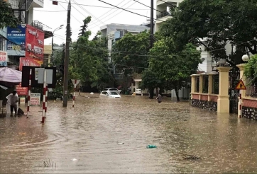 Mưa lớn gây ngập sâu, tê liệt giao thông tại các tỉnh miền núi phía Bắc