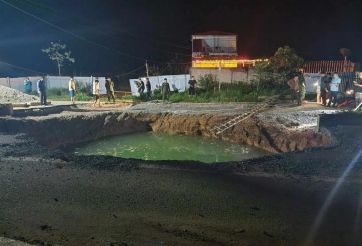 Bắc Kạn: Người đi xe máy lao xuống 'hố tử thần' trên quốc lộ 3B, vẫn chưa tìm thấy nạn nhân