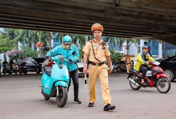 CSGT Hà Nội mạnh tay với tài xế công nghệ: Chạy vội, khách giục không còn là lý do