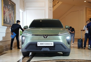 Limo Green lần đầu lộ diện công khai: MPV điện VinFast có gì đặc biệt khiến giới chạy dịch vụ không thể bỏ qua?