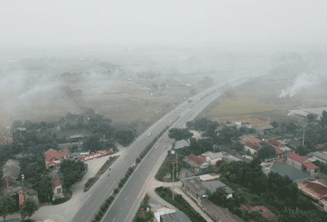 Khói trắng lại 'bủa vây' quốc lộ: Cảnh báo hiểm họa từ thói quen đốt rơm rạ sau mùa gặt