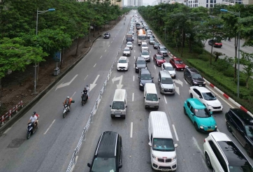 Phân làn ô tô - xe máy trên đường Phạm Văn Đồng, Võ Chí Công: Kỳ vọng giảm tắc, dân than 'kẹt xe gấp đôi'