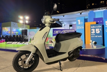 Ảnh thực tế VinFast Evo Grand: Cốp siêu rộng nhưng lắp thêm pin phụ có còn để đồ thoải mái được không?