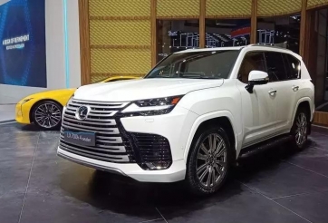 Ảnh thực tế Lexus LX 700h tại Đông Nam Á - 'Chuyên có mặt đất' có giá quy đổi từ 5,43 tỷ đồng
