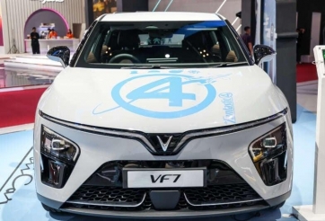 Mục sở thị VinFast VF 7 bán tại Indonesia, giá quy đổi từ gần 800 triệu đồng
