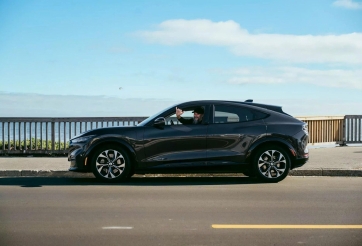 Sắp ra mắt tại Việt Nam, xe điện Ford Mustang Mach-E gây chú ý với độ bền pin ấn tượng