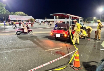 Gia Lai: Xe điện du lịch tông nhóm khách đang sang đường, một người tử vong