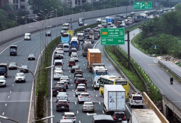 Thí điểm cấm xe tải, xe khách đi vào làn tốc độ cao nhất trên cao tốc