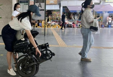 Hanoi Metro giải thích vụ từ chối phục vụ khách mang xe đạp gấp gắn pin lithium lên tàu