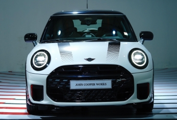 Mini John Cooper Works 3 cửa trình làng khách Việt, giá bán hơn 2,5 tỷ đồng