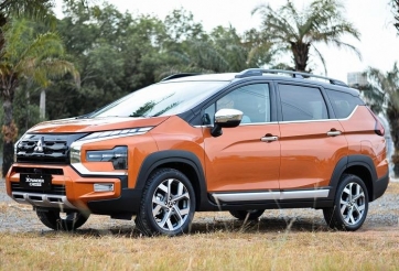 Sức mua ô tô chững lại, xe nhập khẩu vẫn vượt mặt xe lắp ráp tại Việt Nam