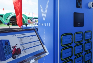 VinFast trưng bày mô hình trạm đổi pin xe máy điện tại Triển lãm Thành tựu Đất nước 80 năm