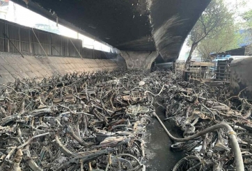 Hà Nội kiểm tra, xử lý các bãi trông xe dưới gầm cầu cạn sau vụ cháy ở cầu Vĩnh Tuy