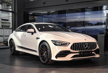 Xe sang đua giảm giá hàng trăm triệu đồng nhằm kích cầu tiêu dùng trong tháng Ngâu