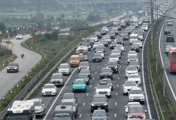 Từ 9/9, tài xế xe tải đi vào làn sát dải phân cách giữa trên 2 tuyến cao tốc sẽ bị xử phạt