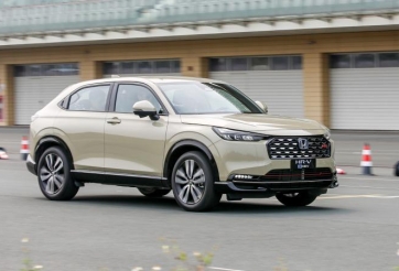 Bảo dưỡng ô tô hybrid khác gì so với xe xăng truyền thống?