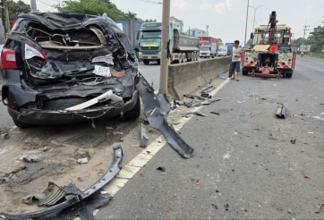 Tai nạn liên hoàn giữa 8 ô tô trên quốc lộ 51: Dải phân cách bị tông vỡ, xe con lao sang làn ngược chiều