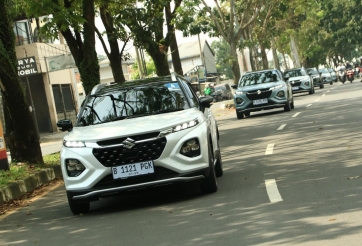 Suzuki Fronx: So kè khả năng tiết kiệm nhiên liệu giữa bản xăng và hybrid