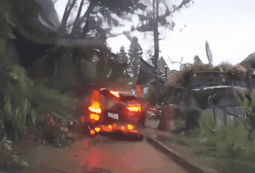 Cảnh báo sạt lở đất sau mưa bão: Dấu hiệu nhận biết và kỹ năng thoát hiểm khi lái xe đường đèo