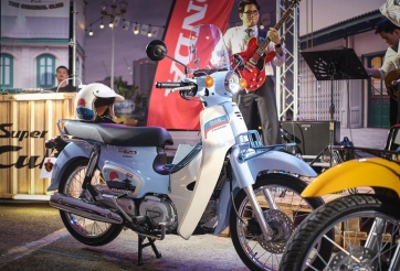 Honda Super Cub Fujisan Limited Edition - Phiên bản đặc biệt lấy cảm hứng từ núi Phú Sĩ