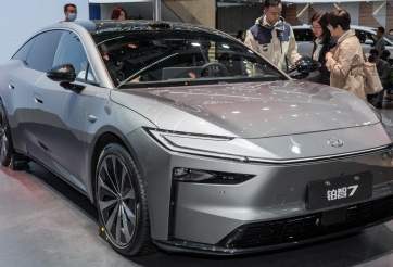 Toyota ra mắt sedan điện cỡ lớn tại Châu Á: Dùng mô-tơ điện Huawei, chạy tối đa 710 km/sạc