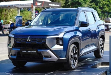 Những mẫu xe 7 chỗ đa dụng vừa mở bán tại Việt Nam tháng cuối năm