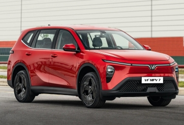Xe điện VinFast VF MPV 7 chính thức ra mắt: Giá 819 triệu đồng, nhiều trang bị tiện nghi hơn Limo Green